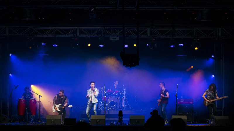 1990s uk rock band stage