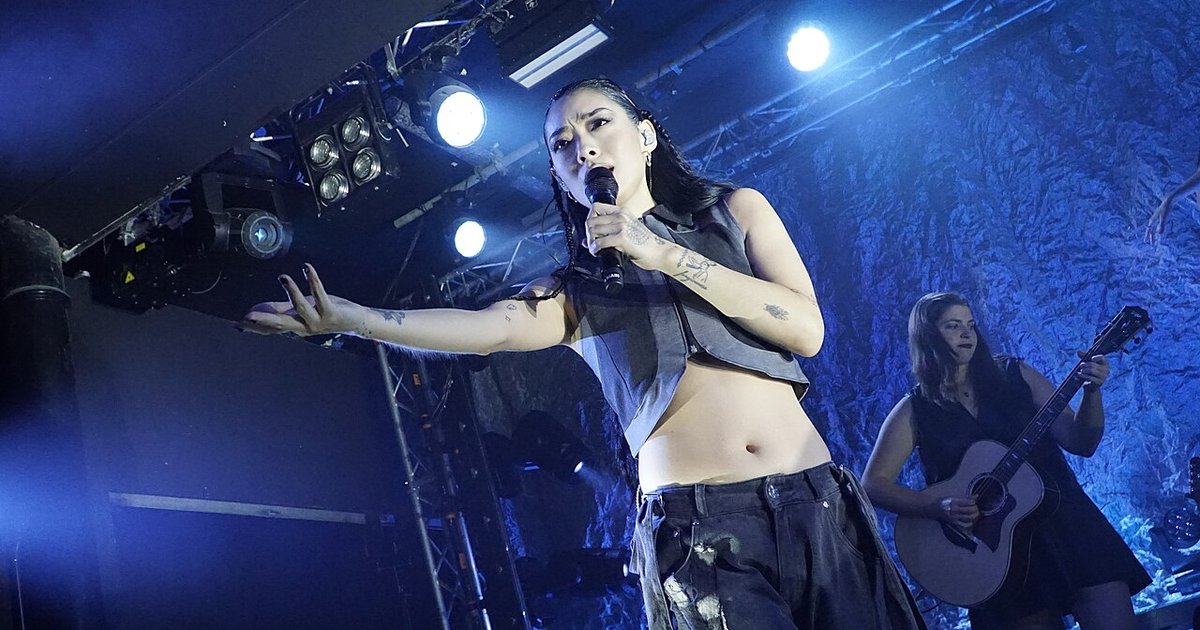 Rina Sawayama a 50 titres en stock, le dilemme
