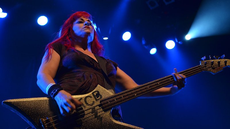 Jennifer Finch (L7) s’éteint à 59 ans, et LA retient son souffle