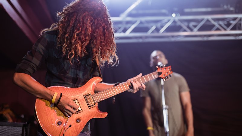 electric guitar player live