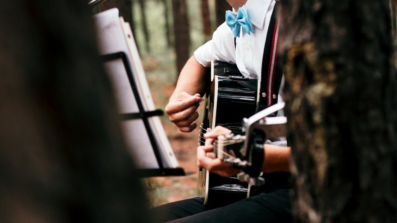 bluegrass band playing outdoors