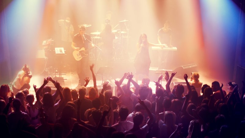 live R&B concert crowd