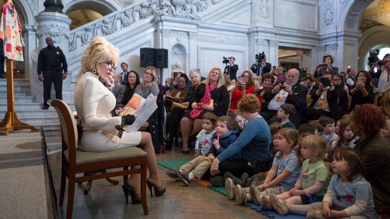 Dolly Parton reads to children in the Library of Congress Great Hall in 2018