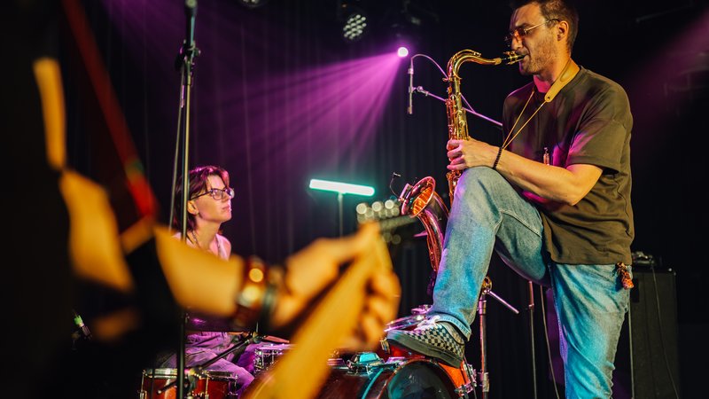 avant-garde jazz band on stage