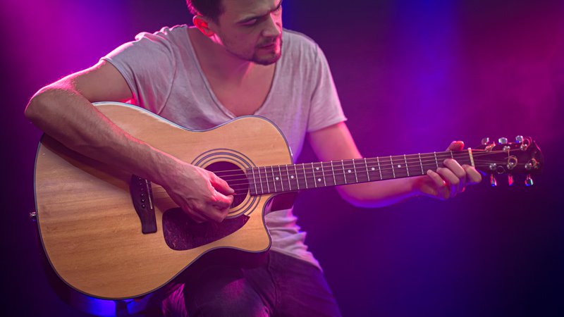 acoustic guitar player live concert
