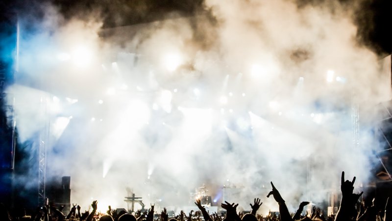 hip hop concert crowd