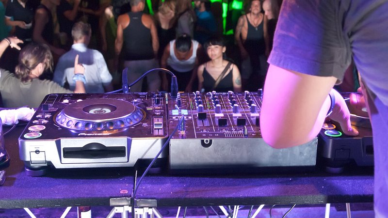 Dubstep : Burial vs Skrillex, deux visions opposées